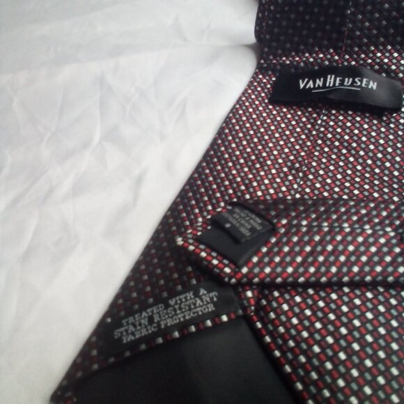 Van Heusen Tie Necktie Men Silk Dots Red Silver Black - Picture 7 of 7